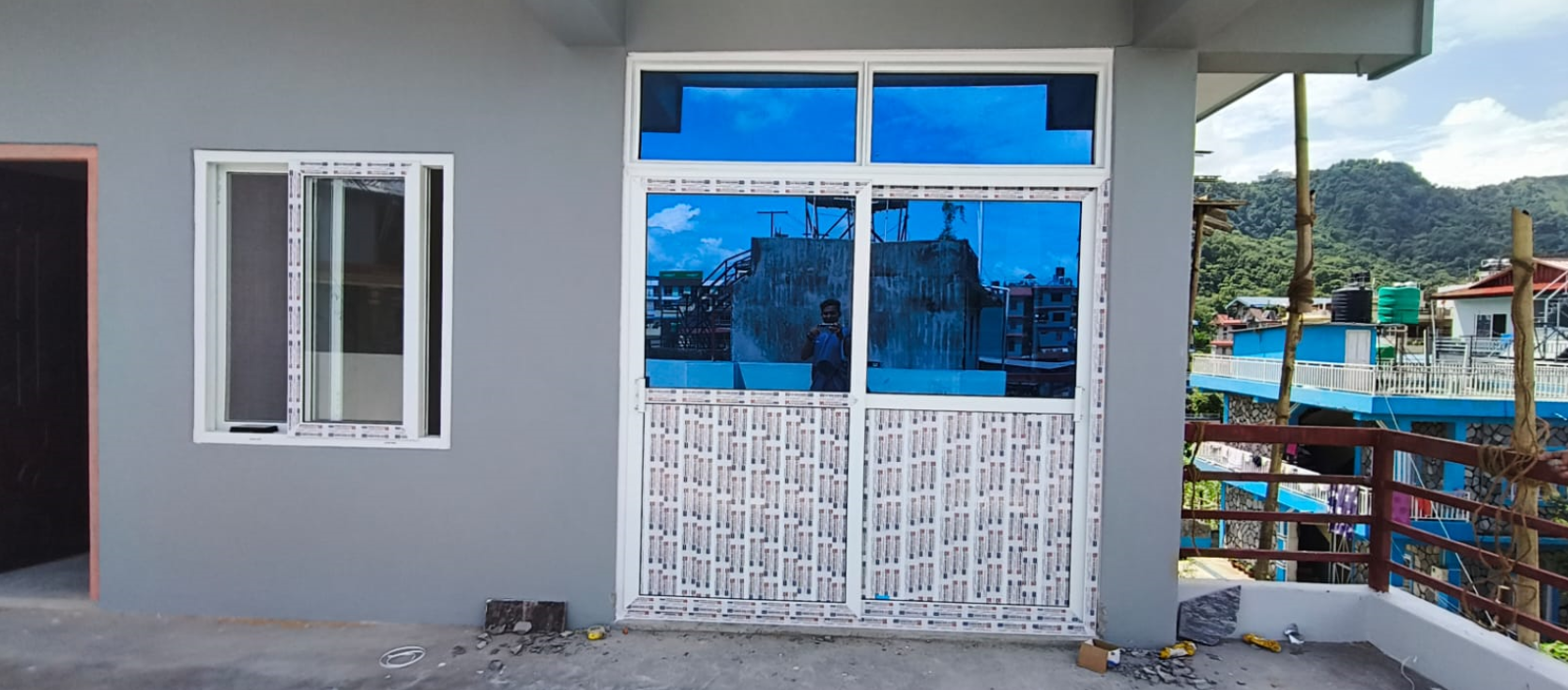 Big reflective door